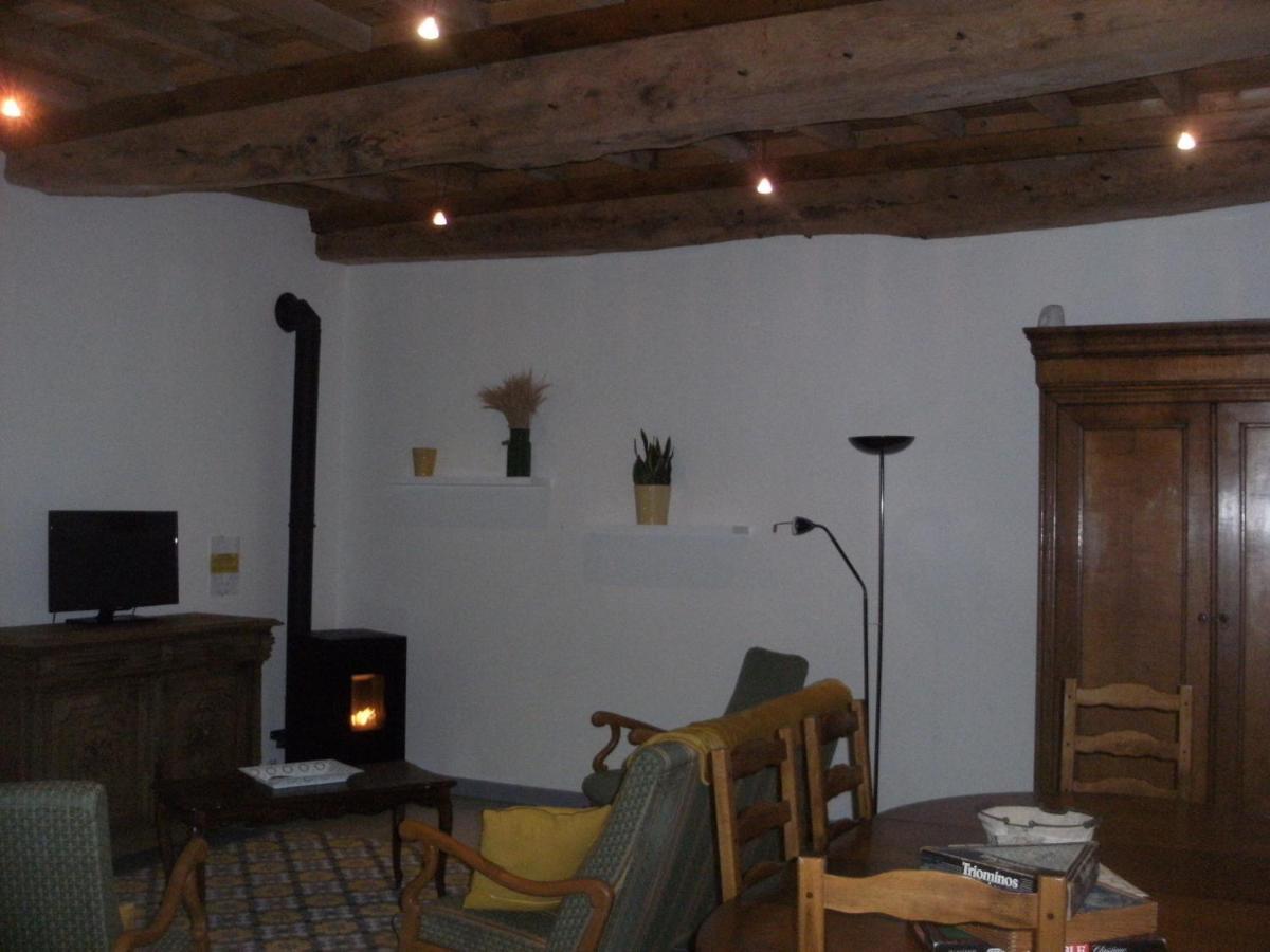 Hotel grange dans ancien corps de ferme à Bellengreville  Extérieur photo