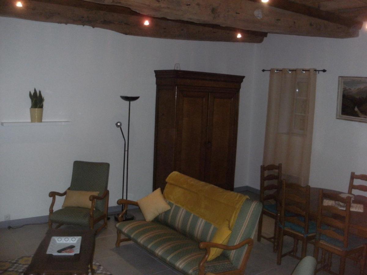 Hotel grange dans ancien corps de ferme à Bellengreville  Extérieur photo